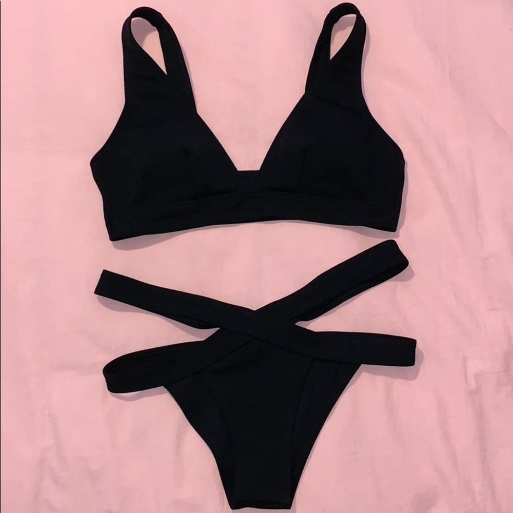 Black bikini